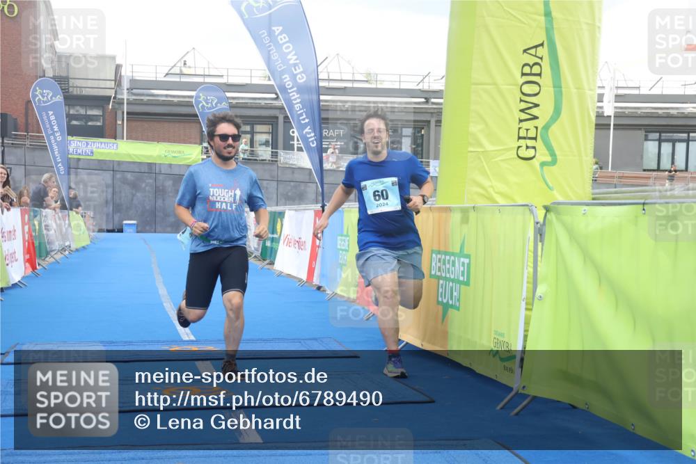 11.08.2024 - GEWOBA Citytriathlon Bremen Lena Gebhardt http://msf.ph/oto/6789490 11.08.2024 11:27:32 Ziel  meine-sportfotos.de