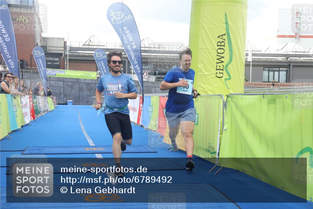 11.08.2024 - GEWOBA Citytriathlon Bremen Lena Gebhardt http://msf.ph/oto/6789492 11.08.2024 11:27:32 Ziel  meine-sportfotos.de