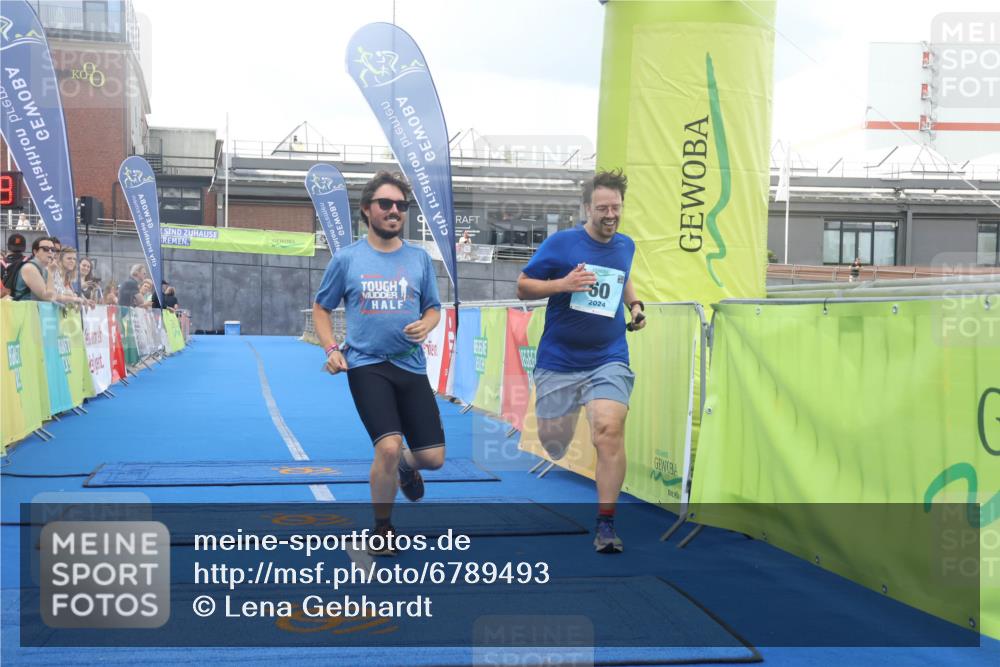 11.08.2024 - GEWOBA Citytriathlon Bremen Lena Gebhardt http://msf.ph/oto/6789493 11.08.2024 11:27:32 Ziel  meine-sportfotos.de