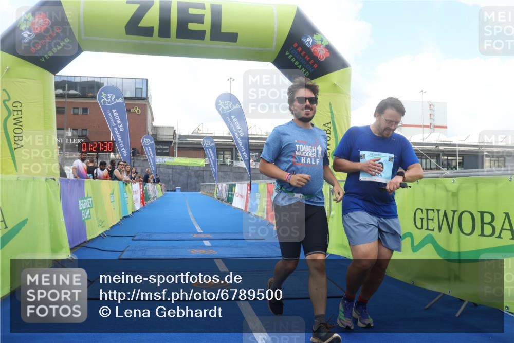 11.08.2024 - GEWOBA Citytriathlon Bremen Lena Gebhardt http://msf.ph/oto/6789500 11.08.2024 11:27:33 Ziel  meine-sportfotos.de