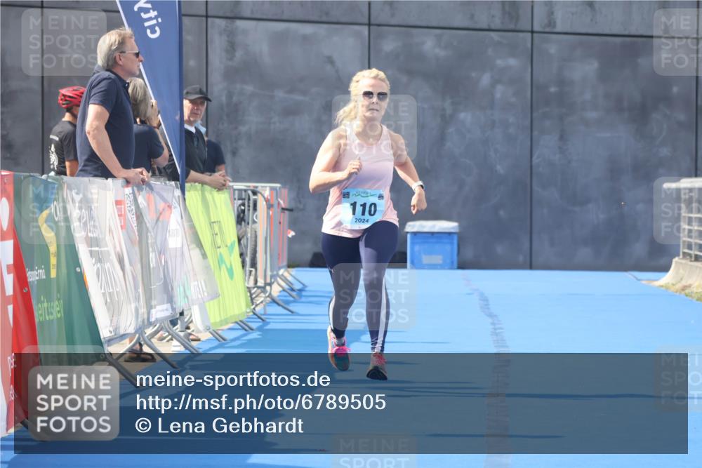 11.08.2024 - GEWOBA Citytriathlon Bremen Lena Gebhardt http://msf.ph/oto/6789505 11.08.2024 11:27:49 Ziel 110 meine-sportfotos.de