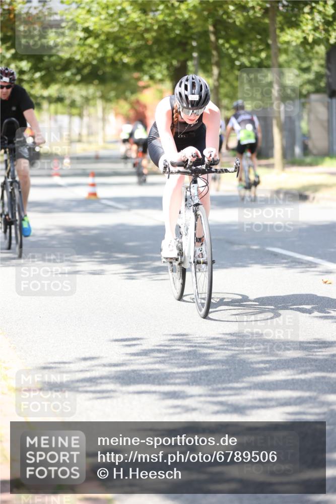 11.08.2024 - GEWOBA Citytriathlon Bremen H.Heesch http://msf.ph/oto/6789506 11.08.2024 13:16:30 Radfahren 409, 420, 444, 564 meine-sportfotos.de