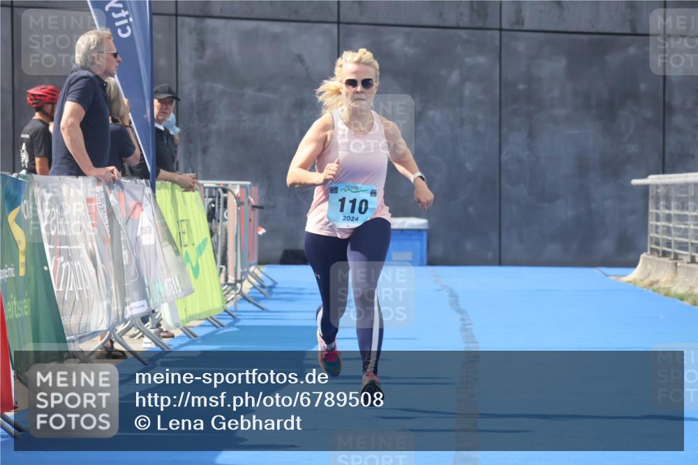 11.08.2024 - GEWOBA Citytriathlon Bremen Lena Gebhardt http://msf.ph/oto/6789508 11.08.2024 11:27:49 Ziel 110 meine-sportfotos.de