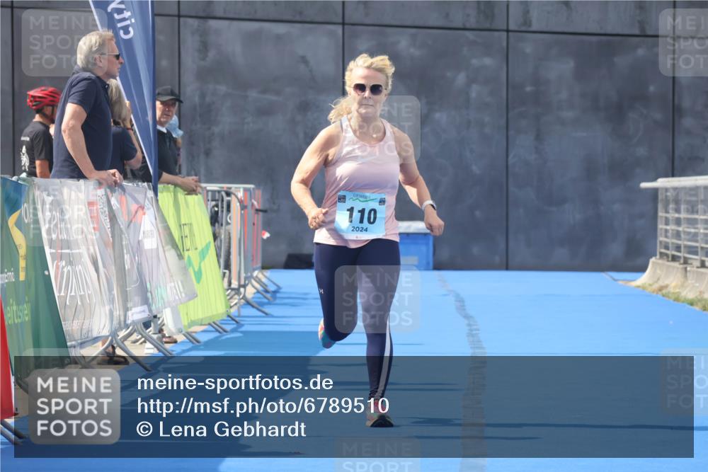 11.08.2024 - GEWOBA Citytriathlon Bremen Lena Gebhardt http://msf.ph/oto/6789510 11.08.2024 11:27:50 Ziel 110 meine-sportfotos.de