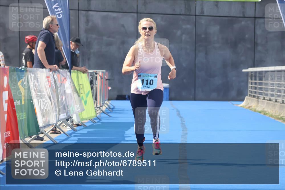 11.08.2024 - GEWOBA Citytriathlon Bremen Lena Gebhardt http://msf.ph/oto/6789511 11.08.2024 11:27:50 Ziel 110 meine-sportfotos.de