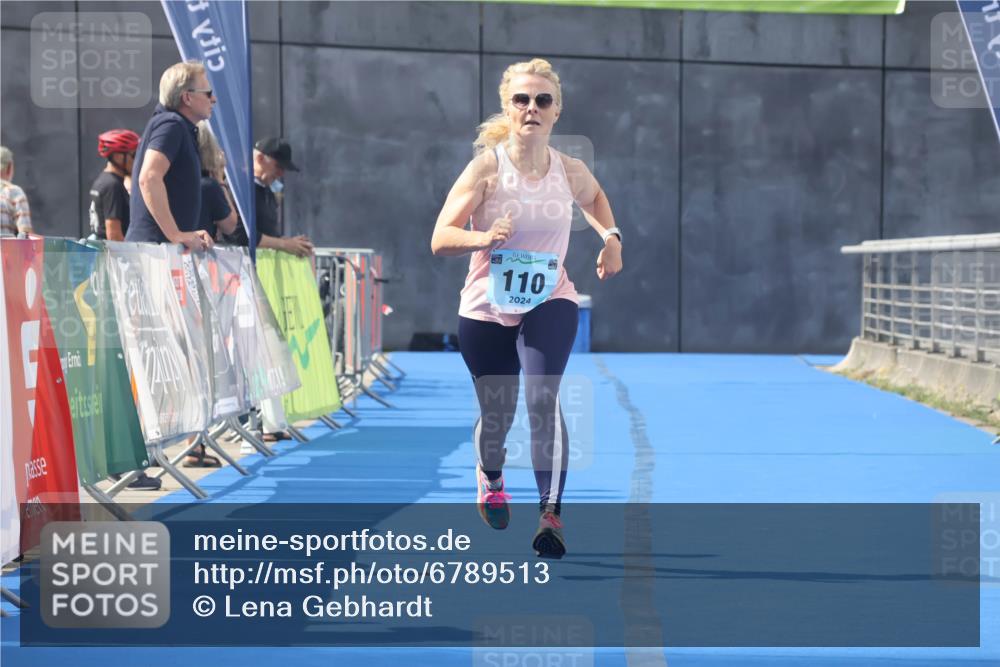 11.08.2024 - GEWOBA Citytriathlon Bremen Lena Gebhardt http://msf.ph/oto/6789513 11.08.2024 11:27:50 Ziel 110 meine-sportfotos.de