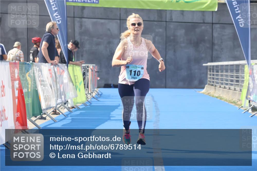 11.08.2024 - GEWOBA Citytriathlon Bremen Lena Gebhardt http://msf.ph/oto/6789514 11.08.2024 11:27:51 Ziel 110 meine-sportfotos.de