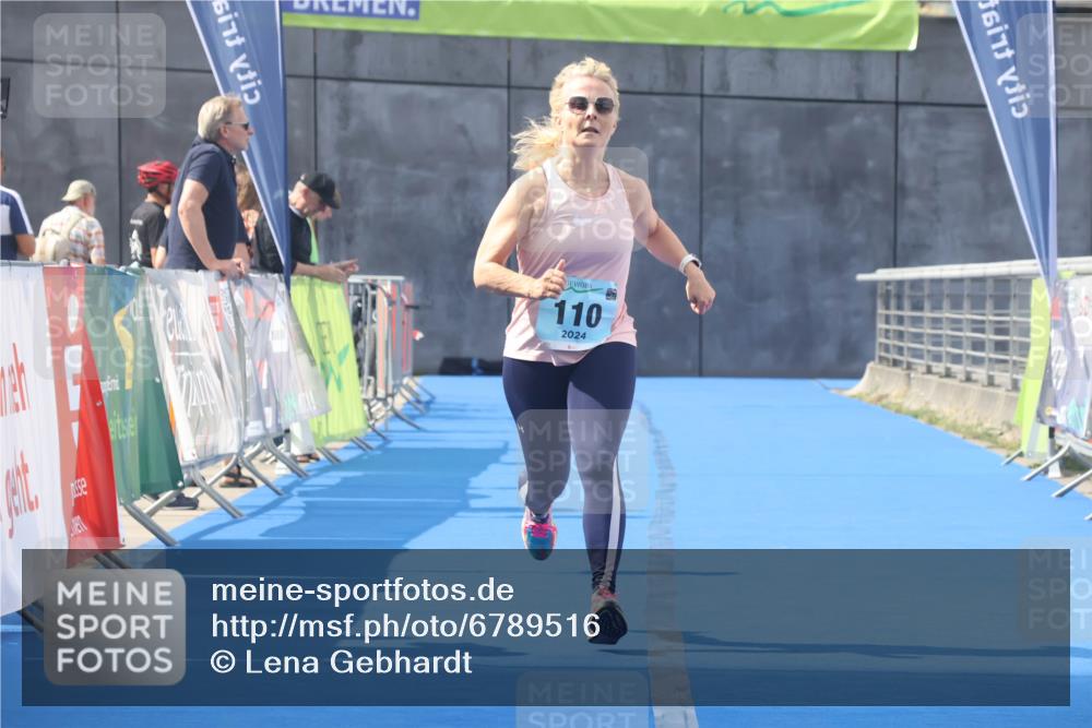 11.08.2024 - GEWOBA Citytriathlon Bremen Lena Gebhardt http://msf.ph/oto/6789516 11.08.2024 11:27:51 Ziel 110 meine-sportfotos.de