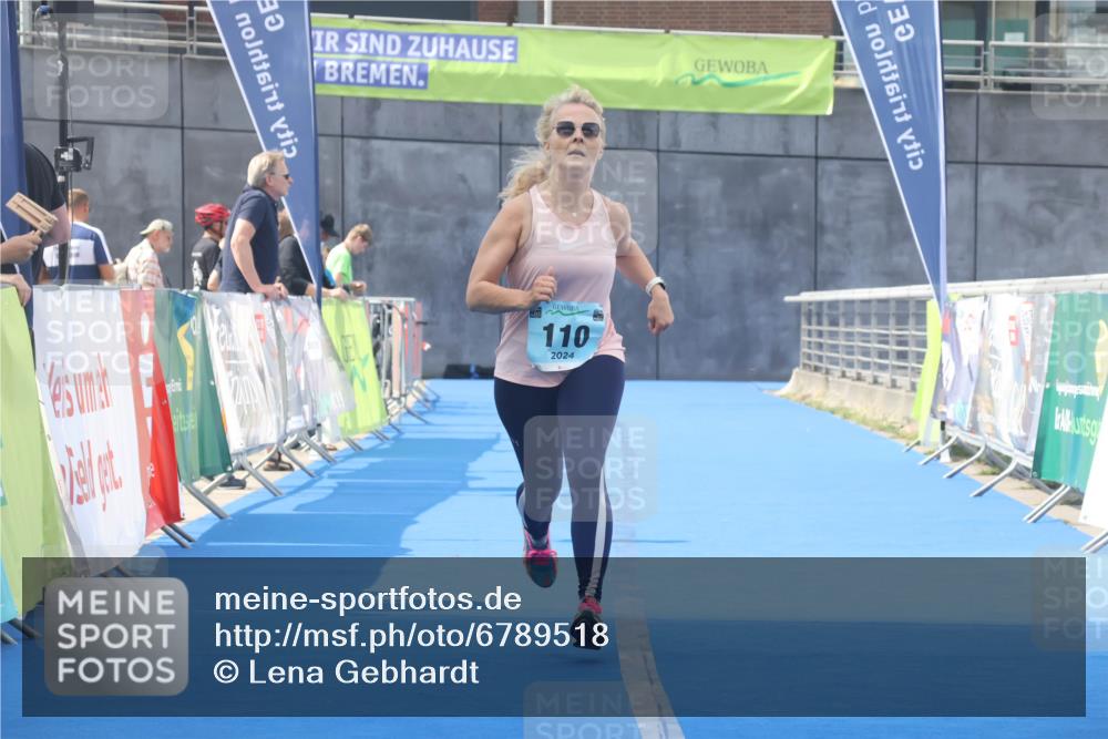 11.08.2024 - GEWOBA Citytriathlon Bremen Lena Gebhardt http://msf.ph/oto/6789518 11.08.2024 11:27:52 Ziel 110 meine-sportfotos.de
