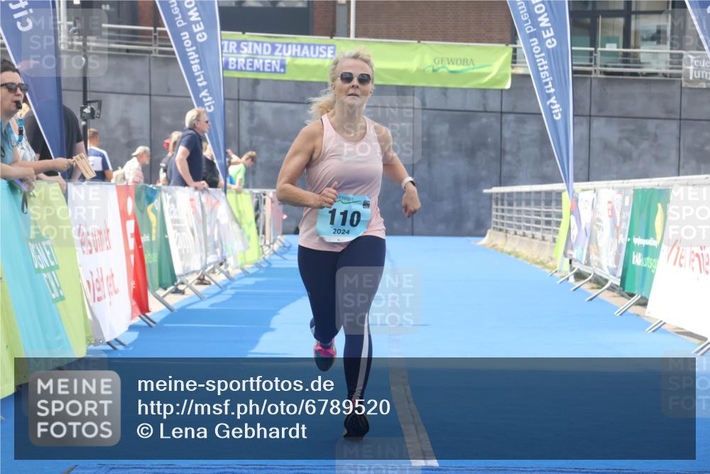 11.08.2024 - GEWOBA Citytriathlon Bremen Lena Gebhardt http://msf.ph/oto/6789520 11.08.2024 11:27:52 Ziel 110 meine-sportfotos.de