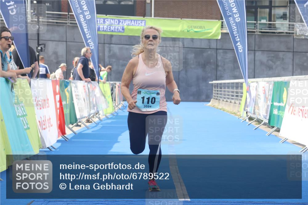 11.08.2024 - GEWOBA Citytriathlon Bremen Lena Gebhardt http://msf.ph/oto/6789522 11.08.2024 11:27:52 Ziel 110 meine-sportfotos.de