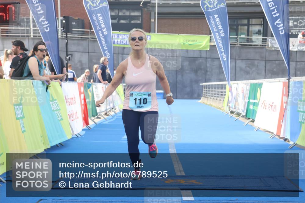 11.08.2024 - GEWOBA Citytriathlon Bremen Lena Gebhardt http://msf.ph/oto/6789525 11.08.2024 11:27:53 Ziel 110 meine-sportfotos.de