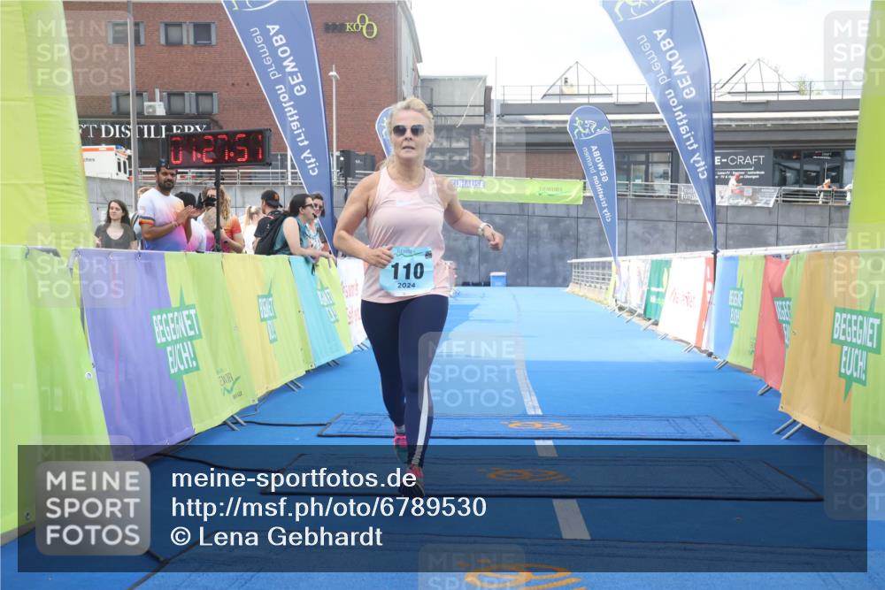 11.08.2024 - GEWOBA Citytriathlon Bremen Lena Gebhardt http://msf.ph/oto/6789530 11.08.2024 11:27:54 Ziel 110 meine-sportfotos.de