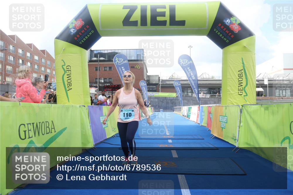 11.08.2024 - GEWOBA Citytriathlon Bremen Lena Gebhardt http://msf.ph/oto/6789536 11.08.2024 11:27:54 Ziel 110 meine-sportfotos.de
