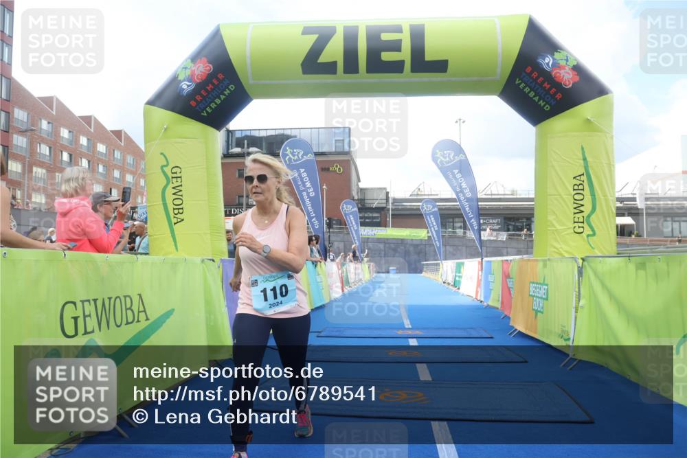 11.08.2024 - GEWOBA Citytriathlon Bremen Lena Gebhardt http://msf.ph/oto/6789541 11.08.2024 11:27:55 Ziel 110 meine-sportfotos.de