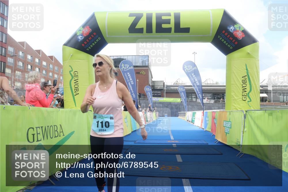 11.08.2024 - GEWOBA Citytriathlon Bremen Lena Gebhardt http://msf.ph/oto/6789545 11.08.2024 11:27:55 Ziel 110 meine-sportfotos.de
