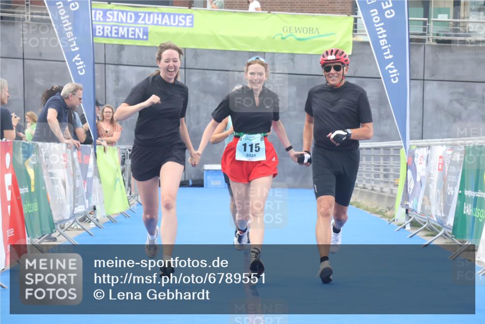 11.08.2024 - GEWOBA Citytriathlon Bremen Lena Gebhardt http://msf.ph/oto/6789551 11.08.2024 11:28:23 Ziel 50, 115 meine-sportfotos.de