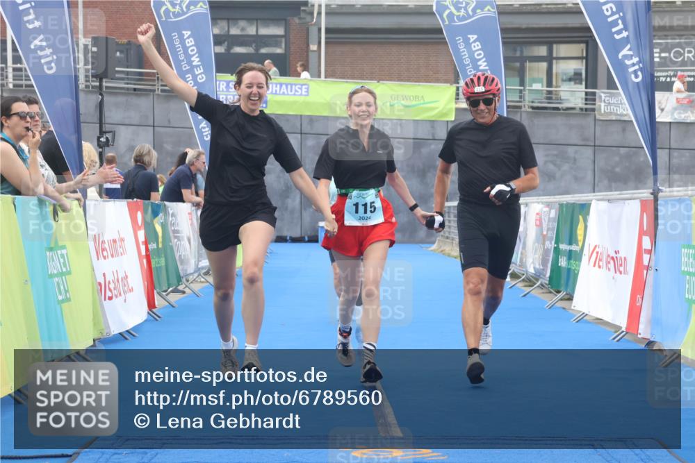 11.08.2024 - GEWOBA Citytriathlon Bremen Lena Gebhardt http://msf.ph/oto/6789560 11.08.2024 11:28:24 Ziel 50, 115 meine-sportfotos.de