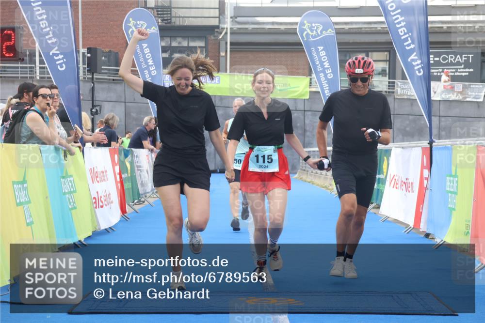 11.08.2024 - GEWOBA Citytriathlon Bremen Lena Gebhardt http://msf.ph/oto/6789563 11.08.2024 11:28:25 Ziel 50, 115 meine-sportfotos.de