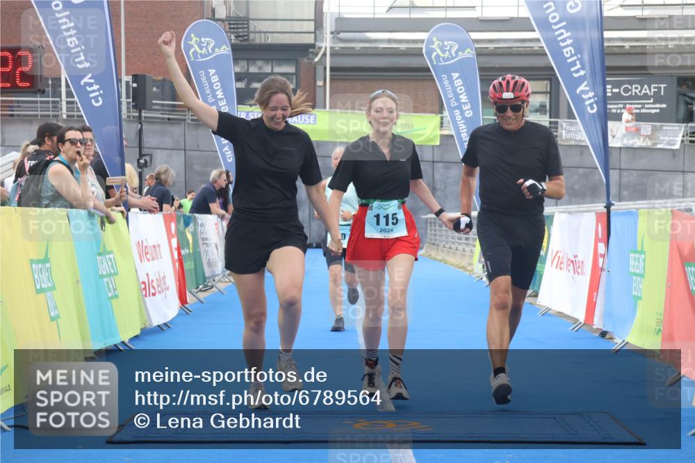 11.08.2024 - GEWOBA Citytriathlon Bremen Lena Gebhardt http://msf.ph/oto/6789564 11.08.2024 11:28:25 Ziel 50, 115 meine-sportfotos.de