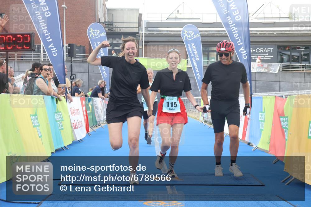 11.08.2024 - GEWOBA Citytriathlon Bremen Lena Gebhardt http://msf.ph/oto/6789566 11.08.2024 11:28:25 Ziel 50, 115 meine-sportfotos.de