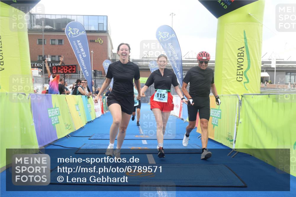 11.08.2024 - GEWOBA Citytriathlon Bremen Lena Gebhardt http://msf.ph/oto/6789571 11.08.2024 11:28:26 Ziel 50, 115 meine-sportfotos.de