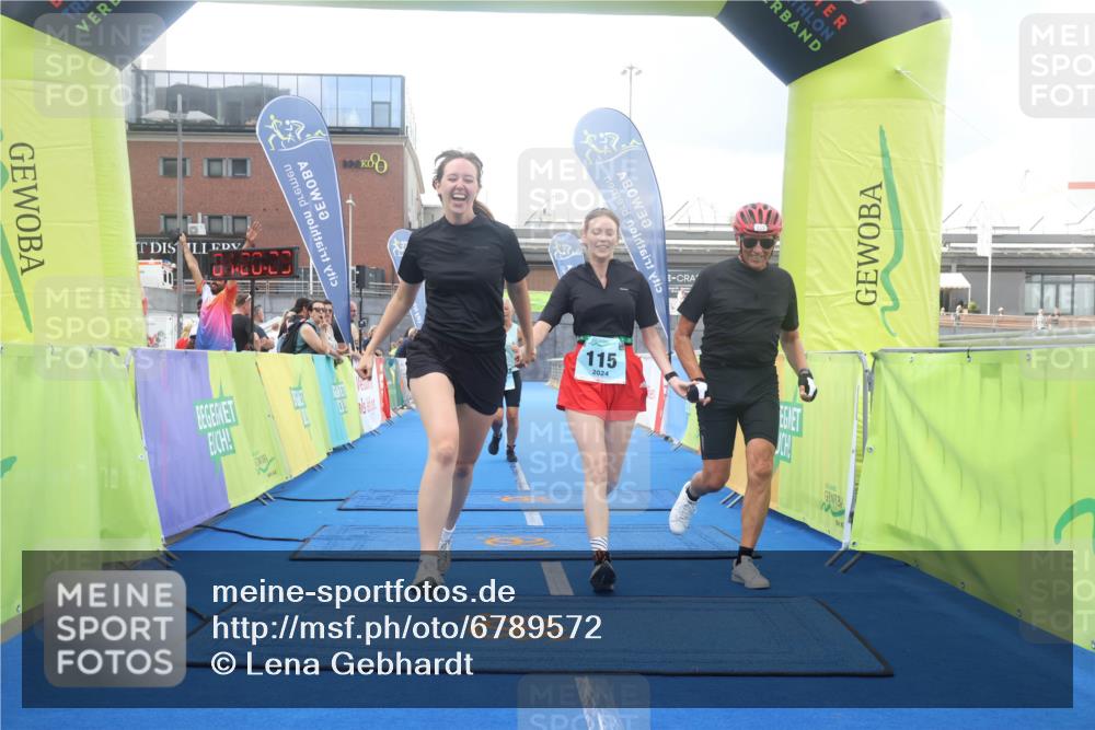 11.08.2024 - GEWOBA Citytriathlon Bremen Lena Gebhardt http://msf.ph/oto/6789572 11.08.2024 11:28:26 Ziel 50, 115 meine-sportfotos.de