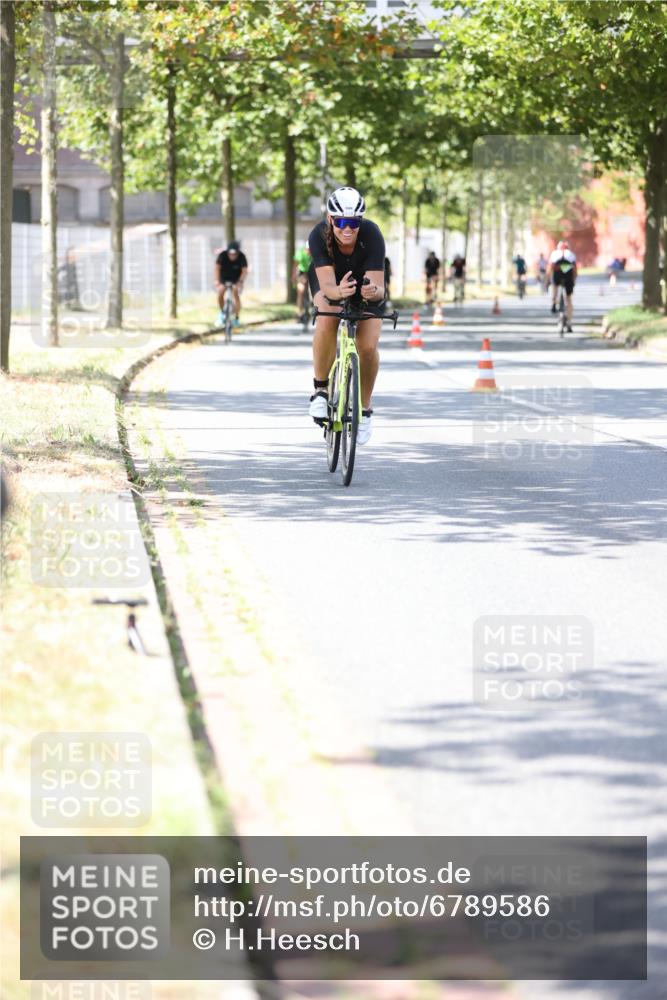 11.08.2024 - GEWOBA Citytriathlon Bremen H.Heesch http://msf.ph/oto/6789586 11.08.2024 13:16:43 Radfahren 365, 366, 397, 431, 444, 466, 486, 521, 544, 547, 618 meine-sportfotos.de