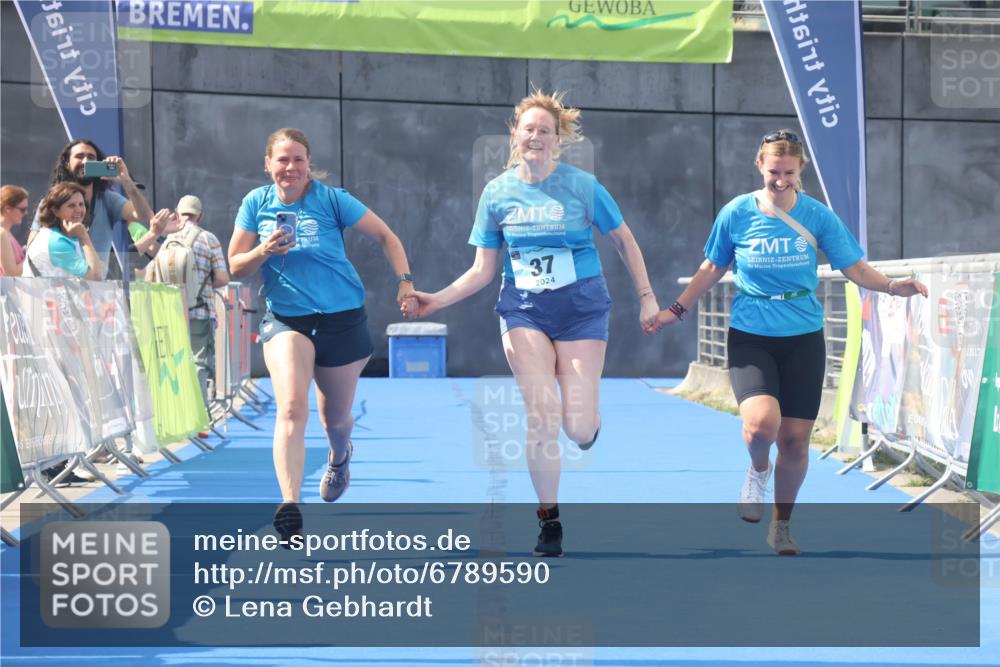 11.08.2024 - GEWOBA Citytriathlon Bremen Lena Gebhardt http://msf.ph/oto/6789590 11.08.2024 11:29:30 Ziel 37 meine-sportfotos.de