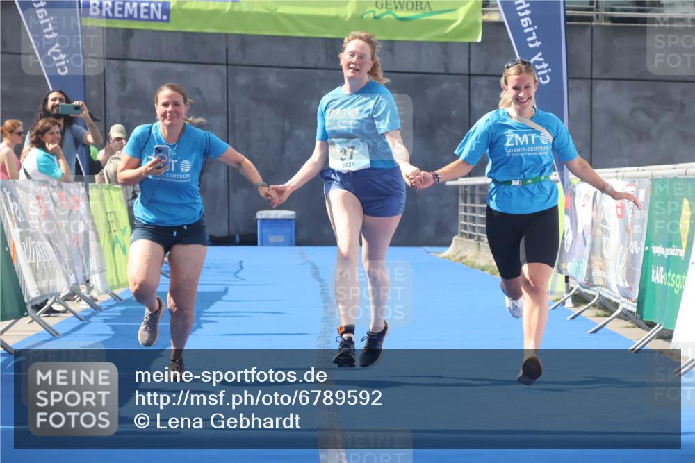 11.08.2024 - GEWOBA Citytriathlon Bremen Lena Gebhardt http://msf.ph/oto/6789592 11.08.2024 11:29:31 Ziel 37 meine-sportfotos.de