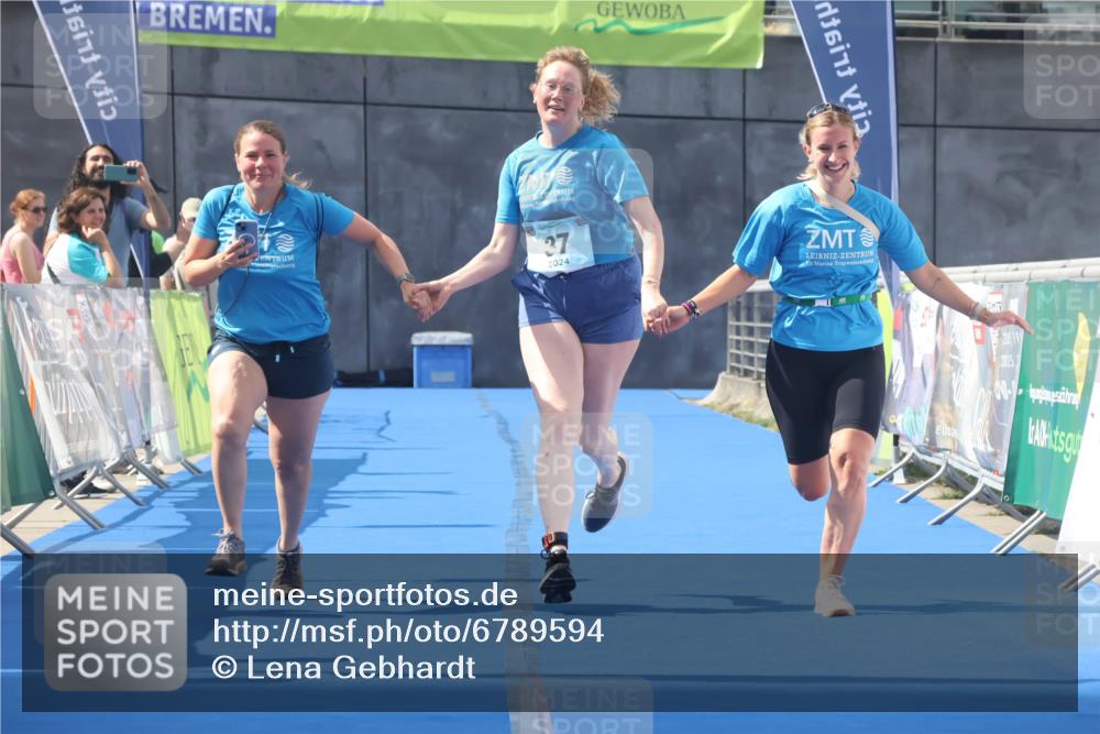 11.08.2024 - GEWOBA Citytriathlon Bremen Lena Gebhardt http://msf.ph/oto/6789594 11.08.2024 11:29:31 Ziel 37 meine-sportfotos.de