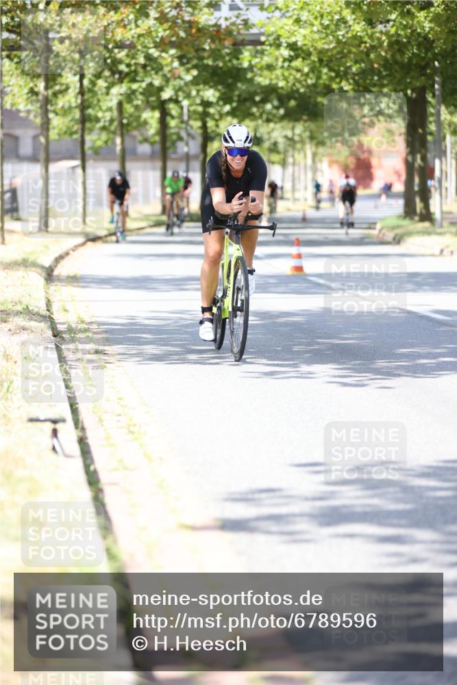11.08.2024 - GEWOBA Citytriathlon Bremen H.Heesch http://msf.ph/oto/6789596 11.08.2024 13:16:44 Radfahren 365, 366, 397, 431, 444, 466, 486, 521, 544, 547, 618 meine-sportfotos.de
