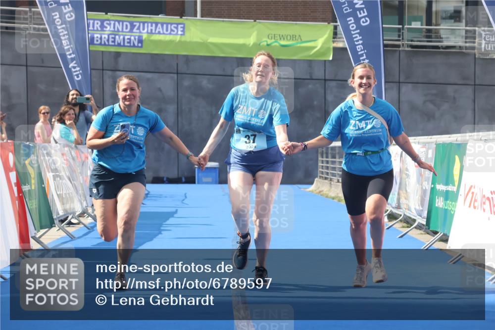 11.08.2024 - GEWOBA Citytriathlon Bremen Lena Gebhardt http://msf.ph/oto/6789597 11.08.2024 11:29:31 Ziel 37 meine-sportfotos.de