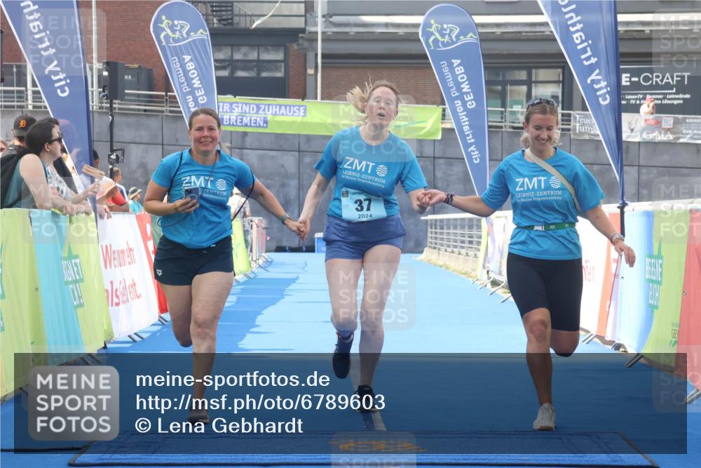 11.08.2024 - GEWOBA Citytriathlon Bremen Lena Gebhardt http://msf.ph/oto/6789603 11.08.2024 11:29:32 Ziel 37 meine-sportfotos.de