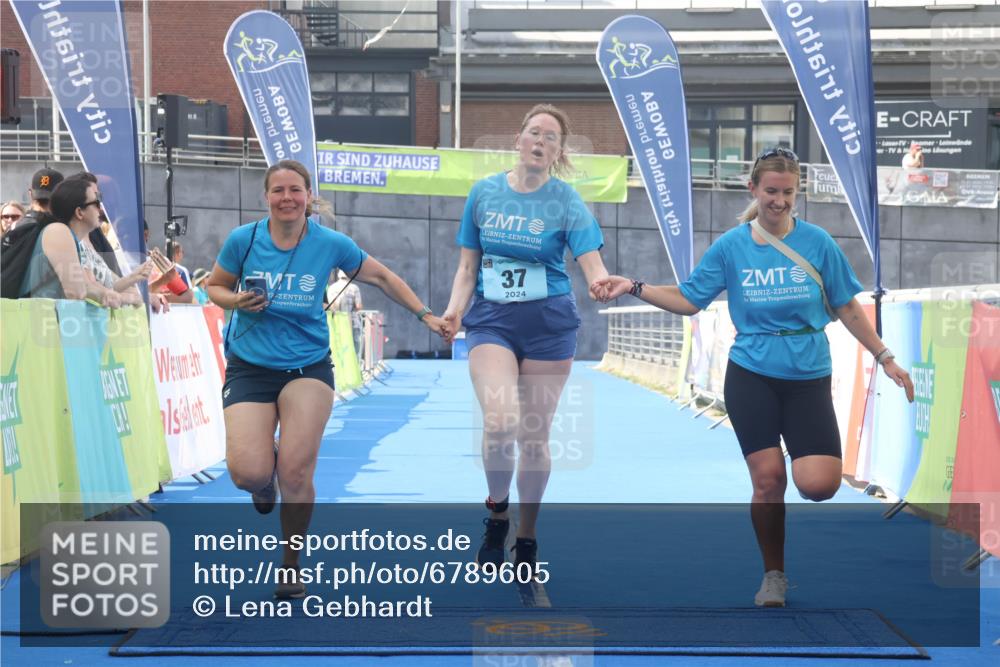11.08.2024 - GEWOBA Citytriathlon Bremen Lena Gebhardt http://msf.ph/oto/6789605 11.08.2024 11:29:33 Ziel 37 meine-sportfotos.de