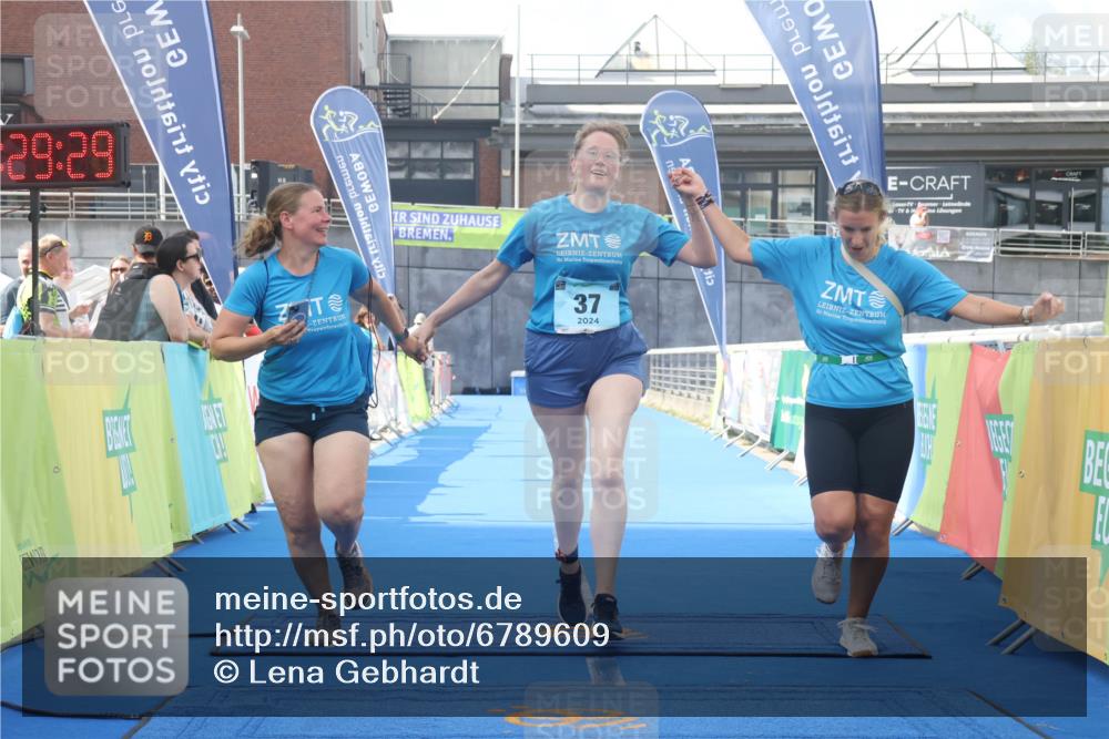 11.08.2024 - GEWOBA Citytriathlon Bremen Lena Gebhardt http://msf.ph/oto/6789609 11.08.2024 11:29:33 Ziel 37 meine-sportfotos.de
