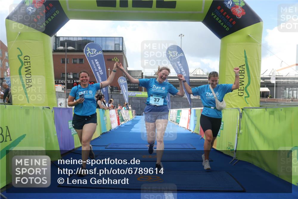 11.08.2024 - GEWOBA Citytriathlon Bremen Lena Gebhardt http://msf.ph/oto/6789614 11.08.2024 11:29:34 Ziel 37 meine-sportfotos.de