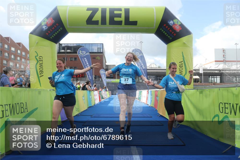 11.08.2024 - GEWOBA Citytriathlon Bremen Lena Gebhardt http://msf.ph/oto/6789615 11.08.2024 11:29:34 Ziel 37 meine-sportfotos.de