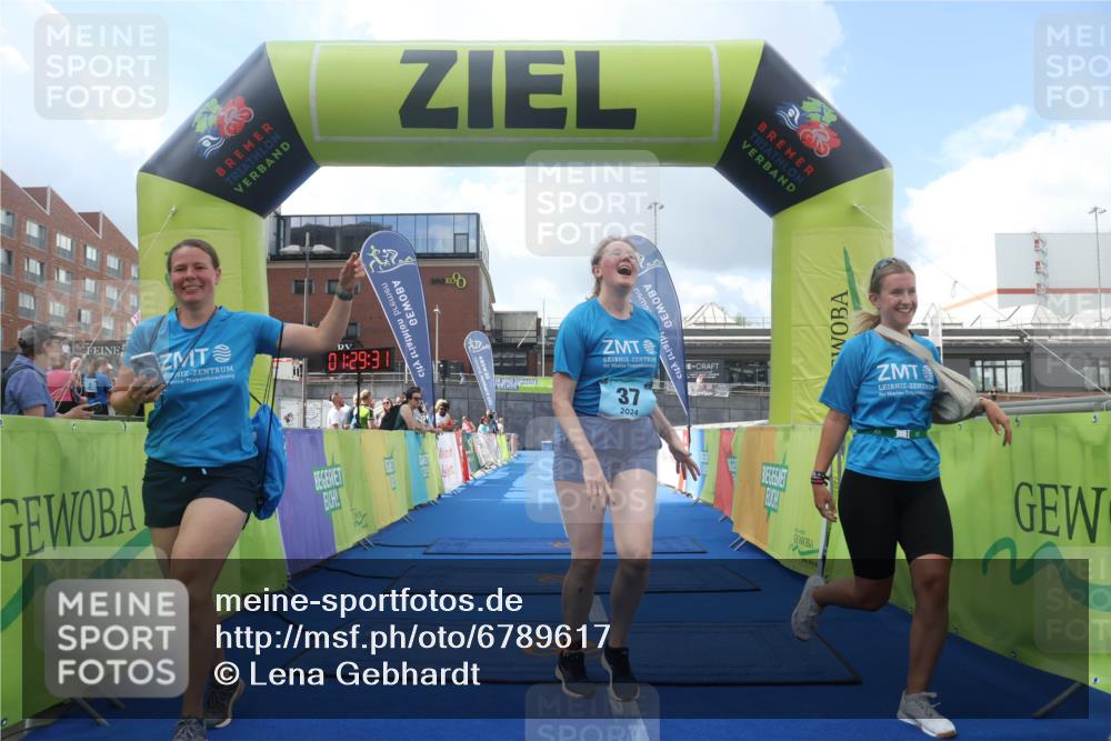 11.08.2024 - GEWOBA Citytriathlon Bremen Lena Gebhardt http://msf.ph/oto/6789617 11.08.2024 11:29:34 Ziel 37 meine-sportfotos.de