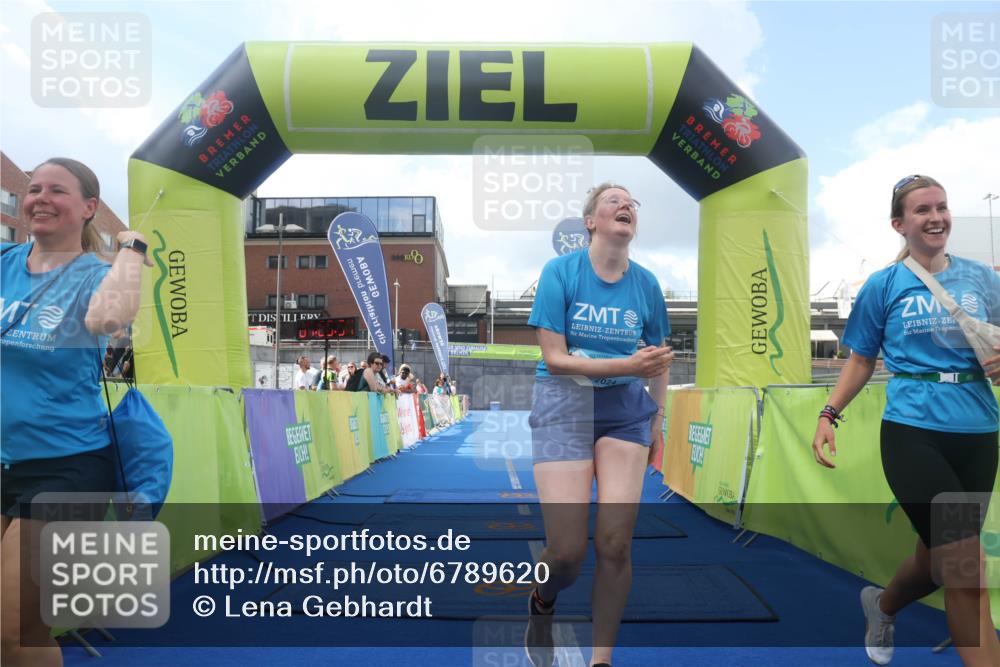 11.08.2024 - GEWOBA Citytriathlon Bremen Lena Gebhardt http://msf.ph/oto/6789620 11.08.2024 11:29:35 Ziel 37 meine-sportfotos.de