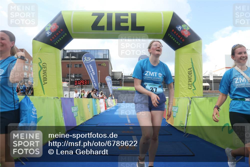 11.08.2024 - GEWOBA Citytriathlon Bremen Lena Gebhardt http://msf.ph/oto/6789622 11.08.2024 11:29:35 Ziel 37 meine-sportfotos.de
