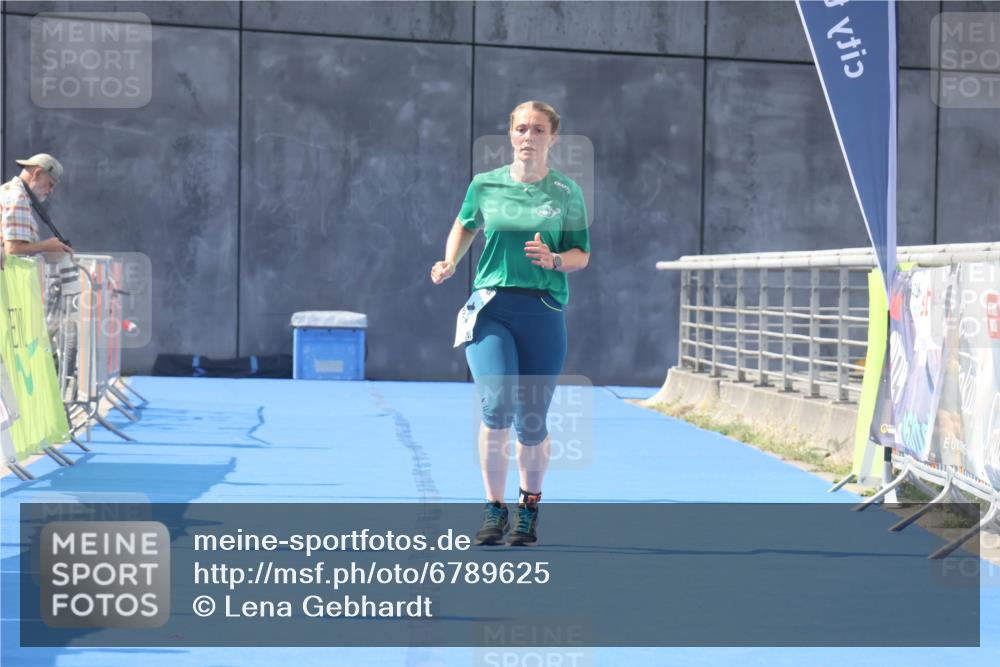 11.08.2024 - GEWOBA Citytriathlon Bremen Lena Gebhardt http://msf.ph/oto/6789625 11.08.2024 11:30:00 Ziel 13 meine-sportfotos.de