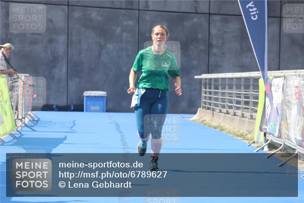 11.08.2024 - GEWOBA Citytriathlon Bremen Lena Gebhardt http://msf.ph/oto/6789627 11.08.2024 11:30:00 Ziel 13 meine-sportfotos.de