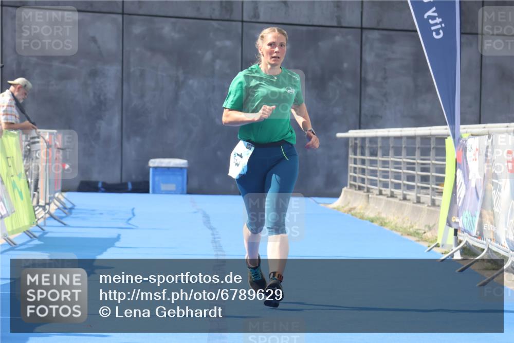 11.08.2024 - GEWOBA Citytriathlon Bremen Lena Gebhardt http://msf.ph/oto/6789629 11.08.2024 11:30:01 Ziel 13 meine-sportfotos.de