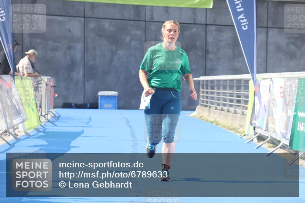 11.08.2024 - GEWOBA Citytriathlon Bremen Lena Gebhardt http://msf.ph/oto/6789633 11.08.2024 11:30:02 Ziel 13 meine-sportfotos.de