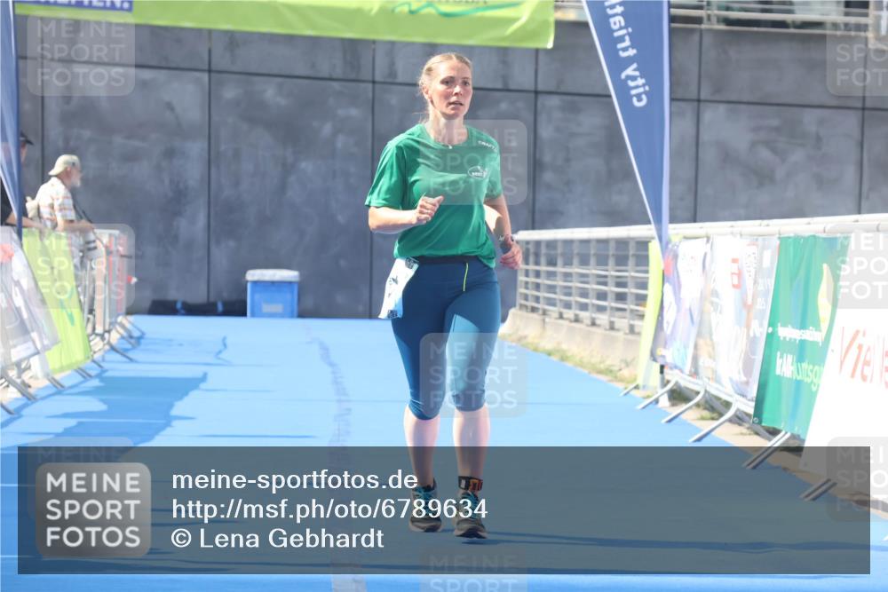 11.08.2024 - GEWOBA Citytriathlon Bremen Lena Gebhardt http://msf.ph/oto/6789634 11.08.2024 11:30:02 Ziel 13 meine-sportfotos.de