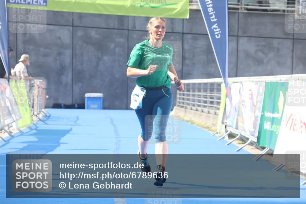 11.08.2024 - GEWOBA Citytriathlon Bremen Lena Gebhardt http://msf.ph/oto/6789636 11.08.2024 11:30:02 Ziel 13 meine-sportfotos.de