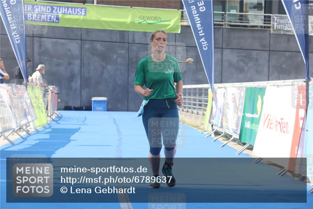 11.08.2024 - GEWOBA Citytriathlon Bremen Lena Gebhardt http://msf.ph/oto/6789637 11.08.2024 11:30:03 Ziel 13 meine-sportfotos.de