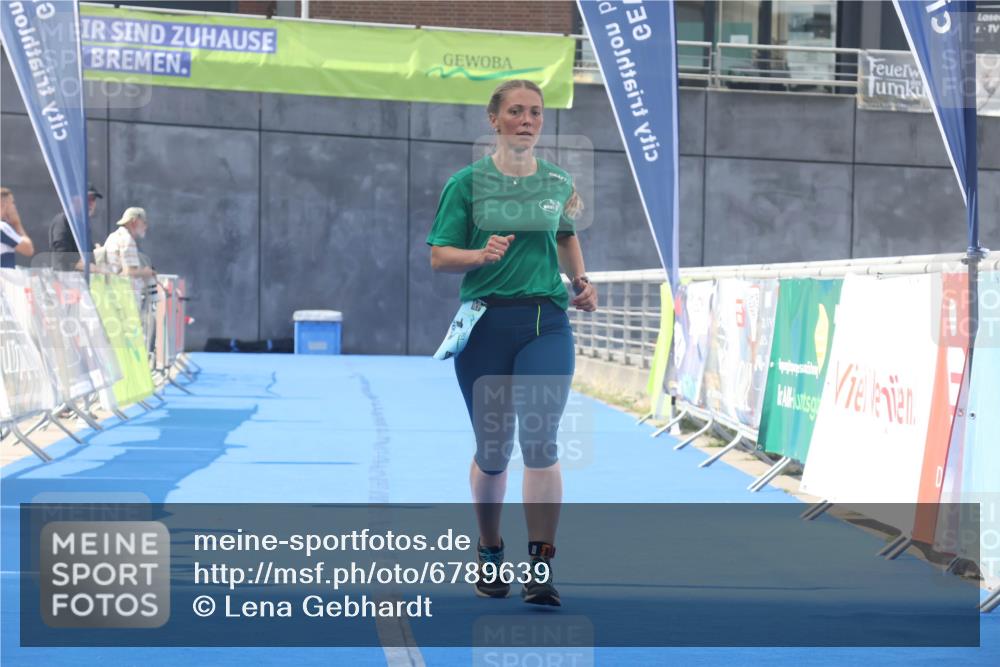 11.08.2024 - GEWOBA Citytriathlon Bremen Lena Gebhardt http://msf.ph/oto/6789639 11.08.2024 11:30:03 Ziel 13 meine-sportfotos.de