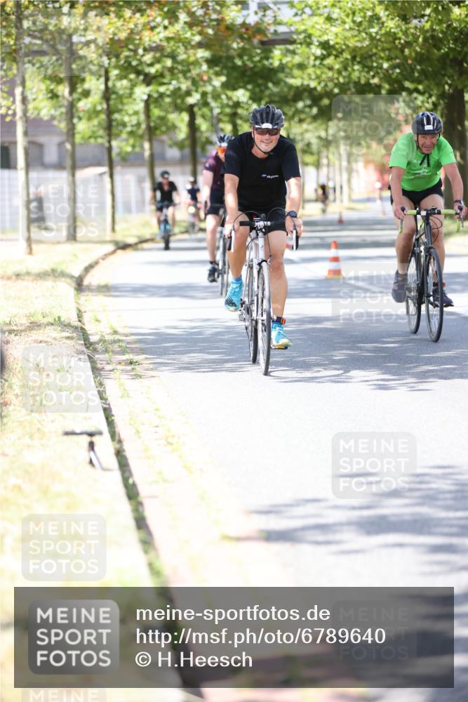 11.08.2024 - GEWOBA Citytriathlon Bremen H.Heesch http://msf.ph/oto/6789640 11.08.2024 13:16:47 Radfahren 365, 366, 397, 431, 466, 486, 521, 544, 547, 618 meine-sportfotos.de